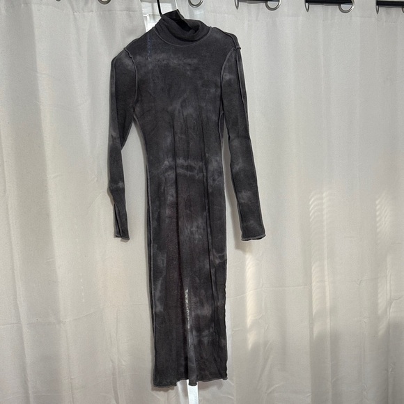 amalfii Dresses & Skirts - Amalfii Gray Textured fitted turtle neck long sleeved dress size S/M